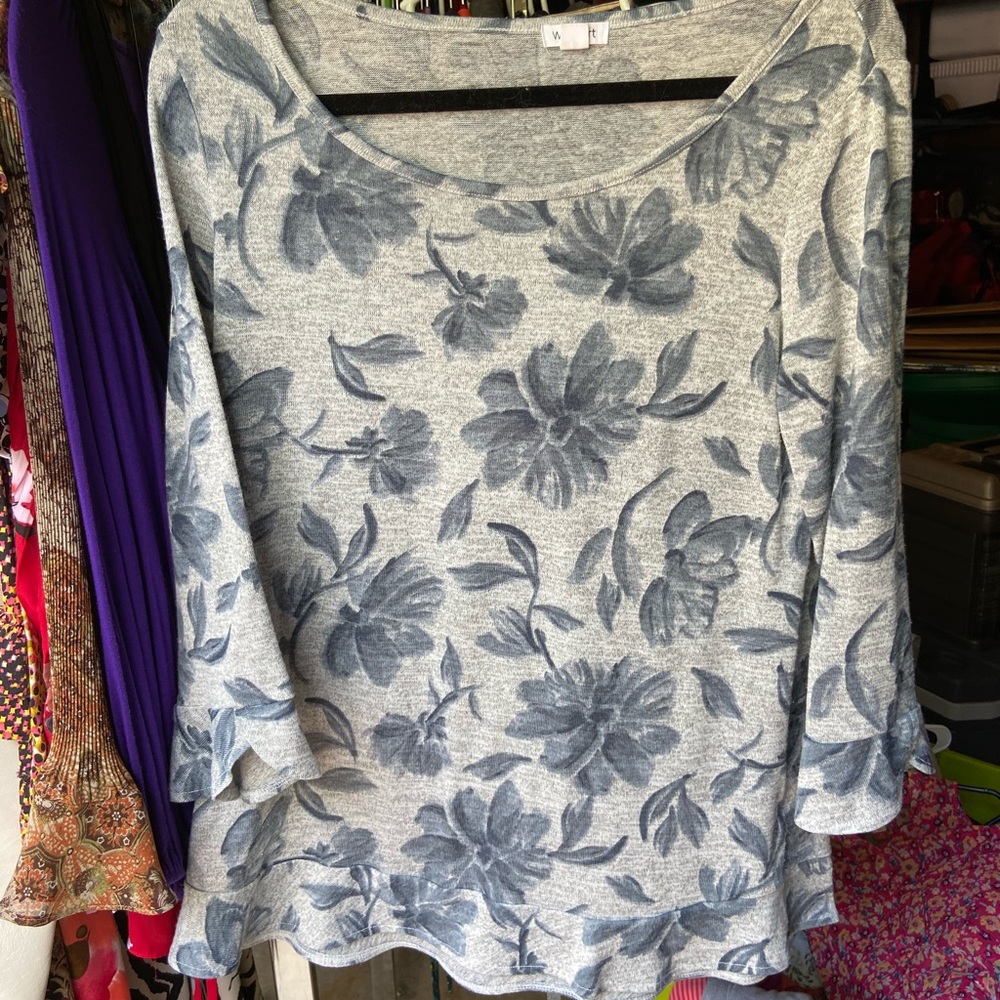 🎈2 for $10🎈Ladies Top - Size M